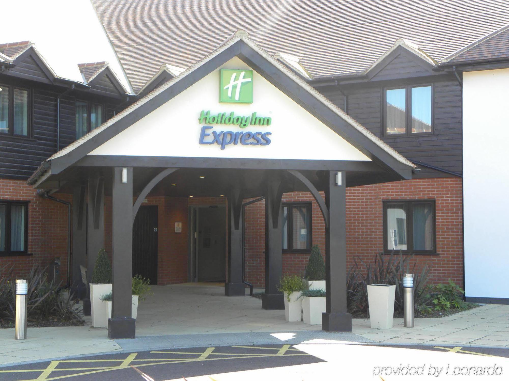 Holiday Inn Express Colchester, An Ihg Hotel Экстерьер фото